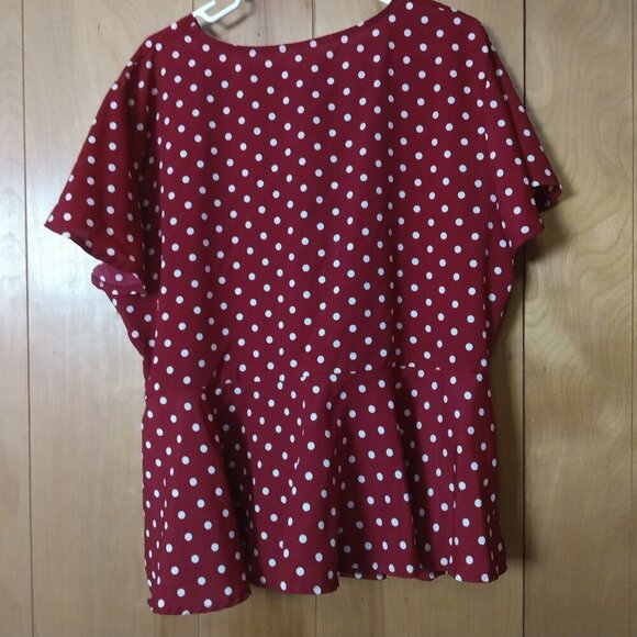 Women's 3XL Short Sleeve Pullover Red Polka Dot Tie Blouse Lightweight - Picture 4 of 4